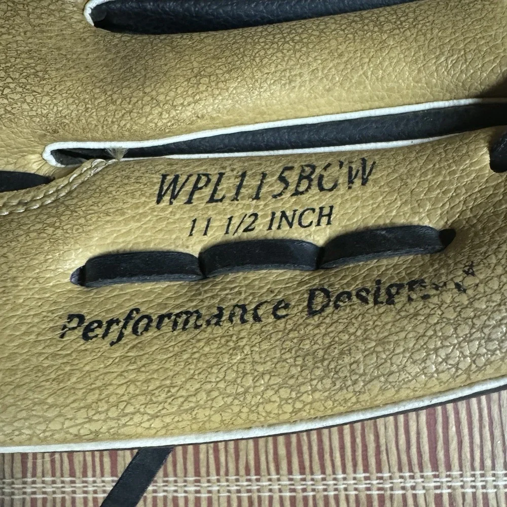 Rawlings WPL115BCW 11 1/2 Inch Players Series Right Hand Throw